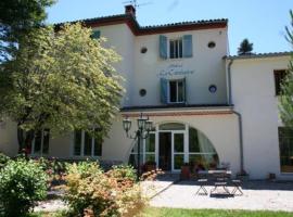 Hôtel De Charme La Comtadine, hotel v destinaci Revel