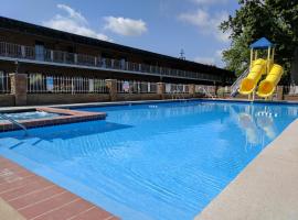 South Shore Inn, hotel with pools in Sandusky
