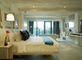 湛藍海岸民宿 Azure-零泊預約居-這個夏天有點藍--墾丁南灣沙灘-可包棟-國旅卡