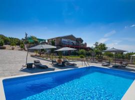 Meerblick Ferienhaus Julian nahe Rovinj, kotedžas mieste Rovinis