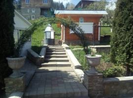 Садиба у Власія, guest house in Putyla