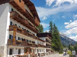 Hotel Des Alpes, hotel i nærheden af Pian Ra Valles, Cortina dʼAmpezzo