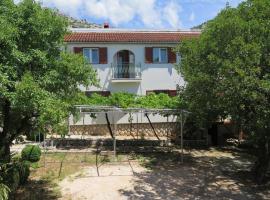 Lumbrela Apartments, apartament din Starigrad-Paklenica