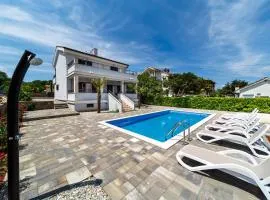 Modern Villa Christian with pool, sauna, and jacuzzi, 10 min walk from the beach