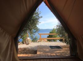 Camping Aloa, glamping site in Bol