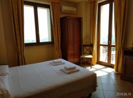 Hotel Belvedere, готель у місті Alice Bel Colle