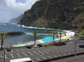 Sunrise House, location près de la plage à Ponta Delgada