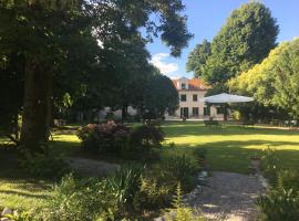 Zemu izmaksu kategorijas viesnīca Ca' Settecento "Villa Cavazza Querini" pilsētā Pasiano di Pordenone