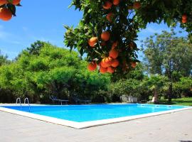 Terre del Cardinale Country Suites, готель з басейнами у місті Катанія