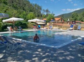 Villaggio Camping Valdeiva, hotell med pool i Deiva Marina