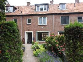 MY-A-Mi-Go-S, beach hotel in Muiderberg