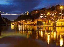 Beautiful large victorian waterfront house, hotel in Bristol