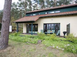 Ferienhaus Waldschneise C am Jabeler See, hotel in Jabel