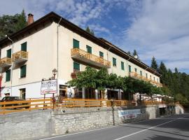 Albergo Colle di Nava Lorenzina, hotel v destinaci Pornassio