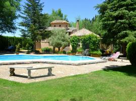 Chalet rural en La Mancha con jardin y piscina privados, hotel din Tomelloso