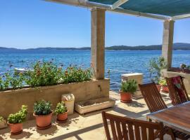 Beachfront 4-bedroom villa Sea Wave in Orebic, Croatia, hotel em Orebić