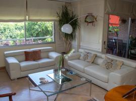 Modern B&B Somosaguas, bed and breakfast en Somosaguas