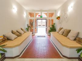 Student's Hostel Estense, hostel ở Ferrara