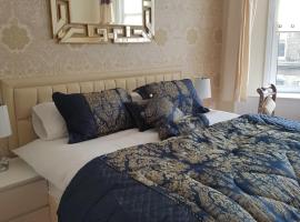 Loch Lomond Apartments: Dumbarton şehrinde bir otel