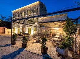 Relais and Wine San Tommaso, hotel with parking in Bale