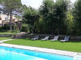 B&B Charming suite and pool, bed and breakfast en Tourrettes