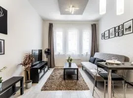 Fleur Créme Apartment