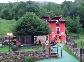 Apartamentos El Rincon Encantado, hotel in zona Laghi di Enol, Llano-Con