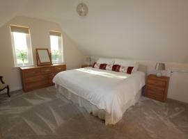Glenside Cottage with Hot Tub, hotel amb aparcament a Solfach