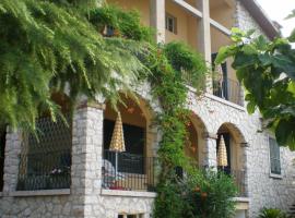 Residence Le Logge, hotel in Torri del Benaco