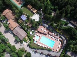 Hotel Pineta Ristorante country house in Fabriano, hotel económico en Campodonico