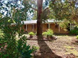 Travellers Rest Motel, hotel with parking in Mundaring