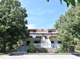 Vuko i Magdalena Midzor, hotel with parking in Petrovac na Moru