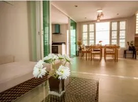 Downtown 3 Bedroom House with pool