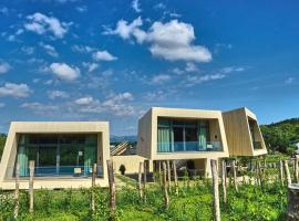 Schwarzau am Steinfelde에 위치한 호텔 Gartenlofts auf Gut Guntrams