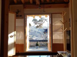 Jukheon Traditional House, hotel near Byeongsanseowon Confucian Academy, Andong