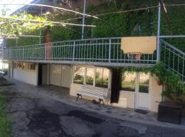 Guest House Tamada, hotel con parking en Telavi