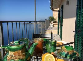 House in Grimaldi. Spectacular view over the French Riviera!, hotel di Grimaldi