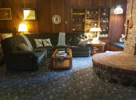 Whisperin' Pines Chalet – hotel w mieście Cooperstown