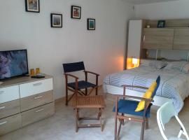d17 studio pietra, hotel with parking in Mucchio
