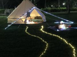 Glamping Kaki - Medium Bell Tent, hotel en Singapur