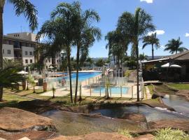 Flat em Resort incrivel a 10 min da Esplanada, STF e PGR, hotell i Brasília
