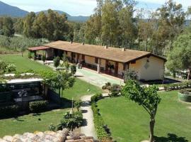 Agriturismo Monte Majore: Siliqua'da bir ucuz otel