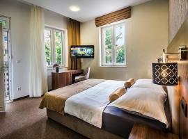 Central Luxury Rooms, ubytovanie typu bed and breakfast v Omise