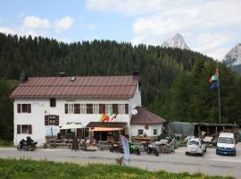 Rifugio Ten. Fabbro, hotel v destinaci Casera Razzo