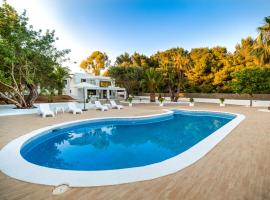 The Palms Villa, holiday home in Sant Jordi
