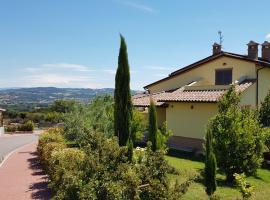 La casa di Marco e Lorella, hotell i Fratta Todina