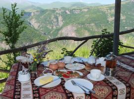 Old Halidzor, brunarica v mestu Halidzor