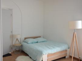 Joli Studio Plein Centre de Milly la Forêt, hotel v destinaci Milly-la-Forêt