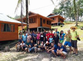 Long Titi Homestay, cabin in Sematan
