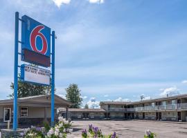 Motel 6-Fort Nelson, BC, hotel i Fort Nelson